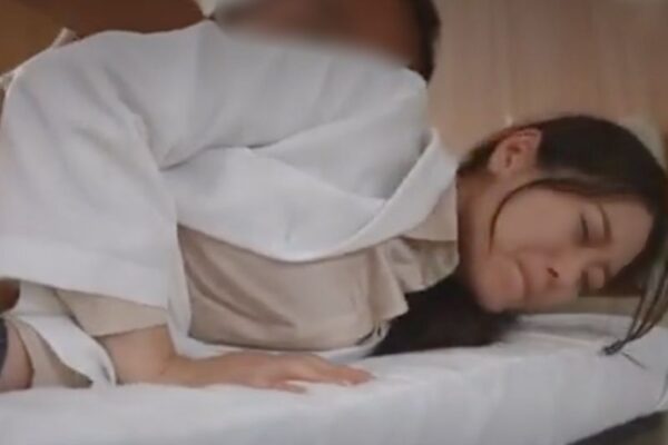 「中出しレイプ/女医師」痛い~お膣挿れないで！医療事故でで患者に脅された美魔女が中年棒でM女堕ちするエロ動画WWWWWWWWWW