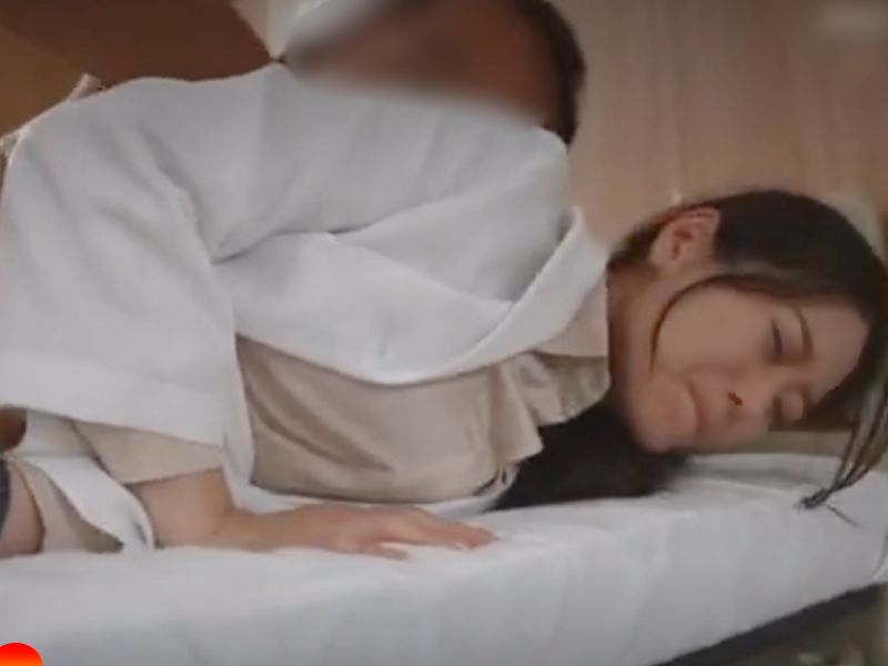 夏になると出てくる悪徳霊媒師の憑りつかれマンコ除霊SEX