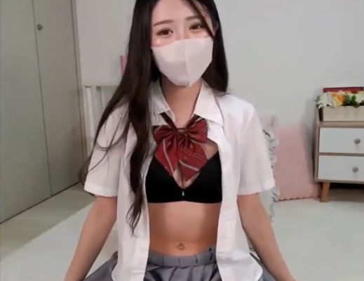 【美少女ライブチャット】【制服】制服姿が可愛い素人スレンダーお姉さんが電マに感じ過ぎてのけ反りながら本気アクメするオナニー配信♡