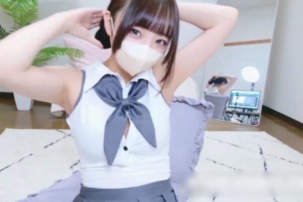 【美少女ライブチャット】【色白】可愛い専用衣装が良く似合う素人美少女ちゃんのストリップ＆オナニー配信♡立ちながら手マンで潮吹きしちゃう♪