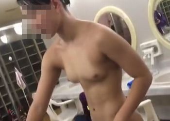 【素人】競泳女子の生着替えシーンをこっそり盗撮