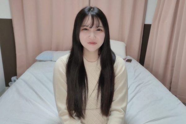 【エロ動画 素人】 超可愛い女の子と個室のベッドルームでハメ撮り