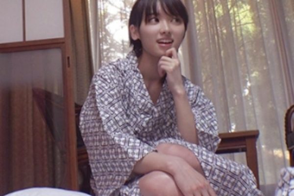 ［中出し/内緒～温泉旅行］ねぇ騎乗位させてくれない！性欲が壊れてるチッパイカ娘がプリケツ打ち付ける馬乗りで注入させるWWWWWW