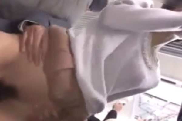 ［ハード責め/チカン堕ち］やだやだ～射精しないで！ヤバイやつにの手マン責めでオシッコ漏らしたJD羞恥で絶叫しちまうぜWWWWWWW