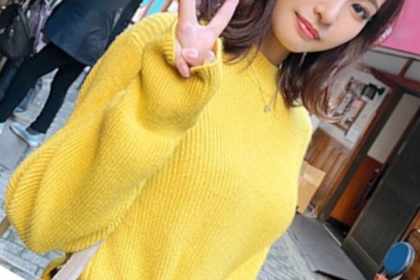 ［コサツ/美容師ギャル］ふふふ観て…お膣ビショ濡れぉ！タオル一枚をはぎ取られた彼女さんがカレ棒と生遊び、エロ動画WWWWWWW