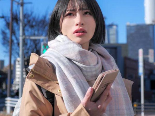 近所のデカ尻奥さん達のむっちり黒パンストパンチラ！