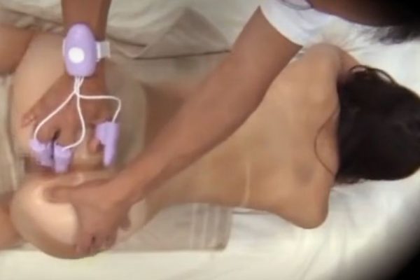 ［マジックミラー号/中出し、エロ動画］止めて～愛液ヤバイぉ！四つん這いの辱めで発情した水着娘が孕ませられるエロ動画WWWWWWW