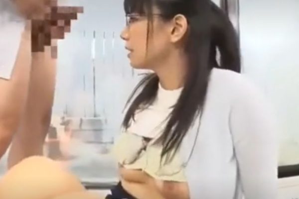 ［中出しNTR/眼鏡奥様］凄いこんなチ◎ポ初めて！偽り童貞でお膣濡らしちまった爆乳妻が種付けほしがる、エロ動画WWWWWWWWWWW