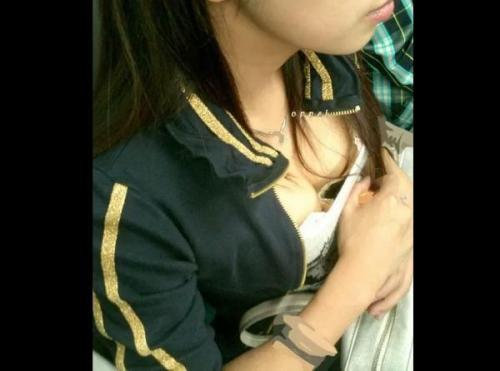 【盗撮】街中で撮影されたギャル達の胸チラ！乳首まで無断撮影されている美少女まで多数ご登場ｗｗｗ