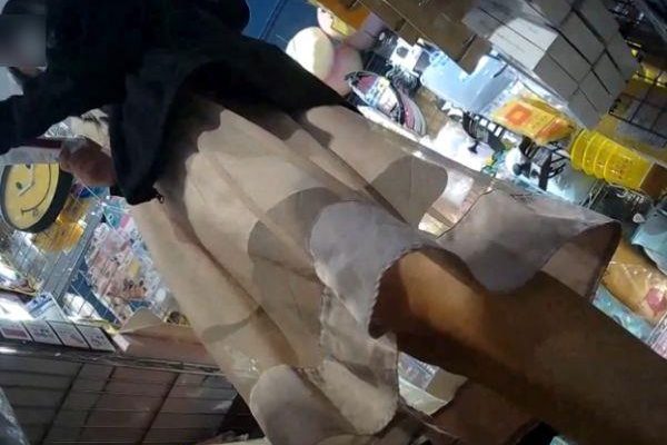 【リアルHQ盗撮】店内でショッピングに夢中な美人さん達のスカート内からパンチラを隠し撮り！