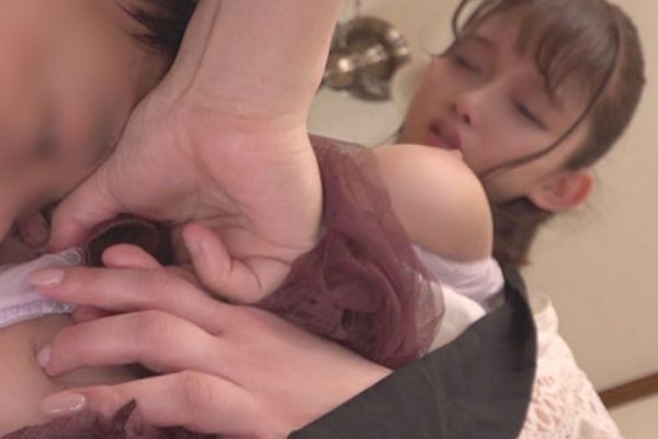 ［真夏不貞/義理娘、エロ動画］らめぇお父さま～パンツ喰い込んじゃう！母親の目を盗んで鬼畜知友年が美巨乳をペットに…WWWWWWWW