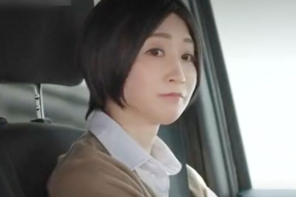 「水戸かな/不貞~パート奥様」視ないでオシッコ！年下にお家連れ込みされたショートカットが聖水噴射する虹実写化エロ動画WWWWWWWW
