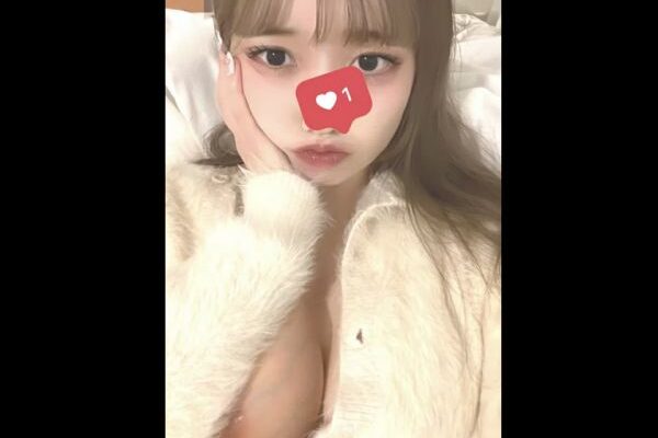 【裏垢女子】Gカップの破壊力がスゲー！19歳爆乳美少女の半裸デカパイがSNSで自撮り公開！