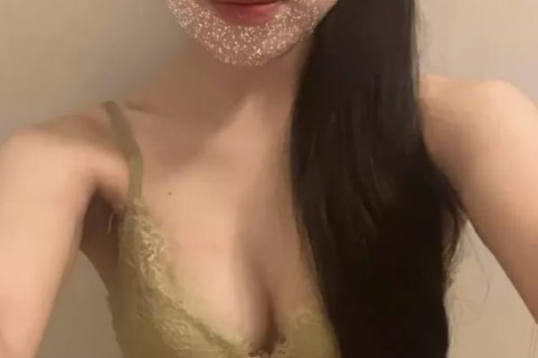 ハタチ女子がお風呂で入浴中にパイパンヌードオナニー自撮り