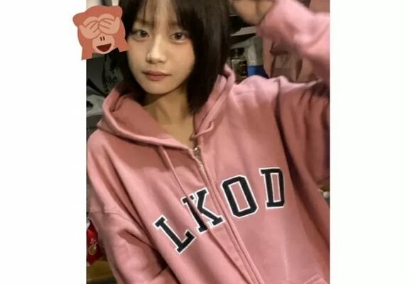 【裏垢女子】すでに垢は消失！18歳完全美少女なスレンダーJK娘が顔出しオナニー自撮りを投稿！