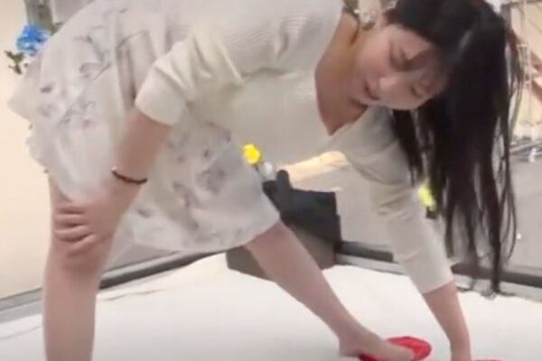 《中出しNTR／彼棒交換Ｇａｍｅ》恥ずい下着・賞金欲しさにＨおっぱい晒しちまうJDが背面騎乗位で孕ませさせエロ動画WWWW