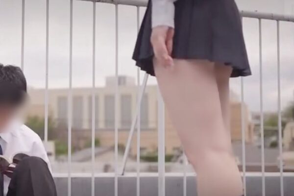 『タダ●ん／入り浸りJK』ぃぃぉヤラせてあげる。無自覚パンティでメガネのヲタ君を誘う制服乙女が即ズボさせる二次実写化wwwwww