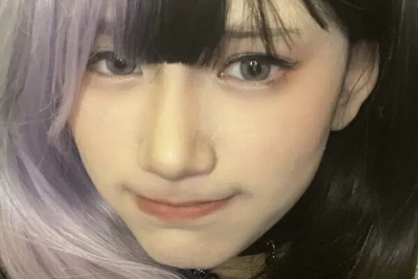 【個人撮影】ハーフ顔美少女のお嬢さんがオッパイちら出しコスプレでパイパンマンコを自撮り投稿！