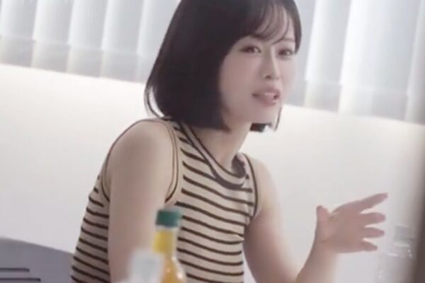 《MINAMO/おもらしSP》お願いしますお便所！利尿ドラッグ飲んじまったスレンダーが大量聖水ぶち撒けるエロ動画wwwwwwwww