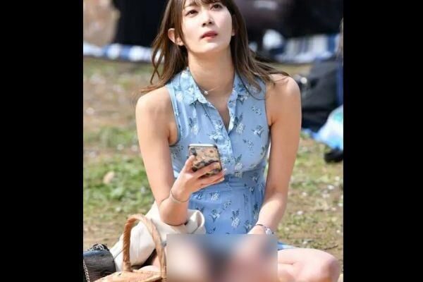【盗撮】やっぱパンティも美女のものに限る！超美人インスタ女子で有名なギャルが代々木公園で花見中にパンチラ解禁ｗｗｗ