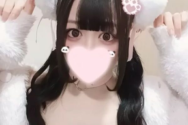 【個人撮影】変態ドMアピールの裏垢美人さん２０歳が美乳ピンク乳輪露わにパイパン自撮りヌード！