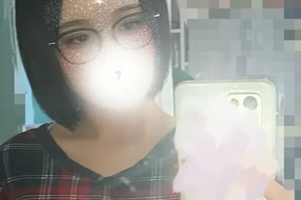【個人撮影】爆乳ムニュムニュ♡真面目そうな眼鏡お姉さんがデカパイ丸出し揉み揉み動画をSNS投稿！