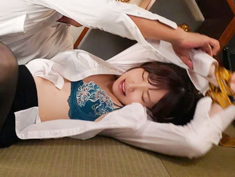 アイドル系美少女のヒールで弁当クラッシュ