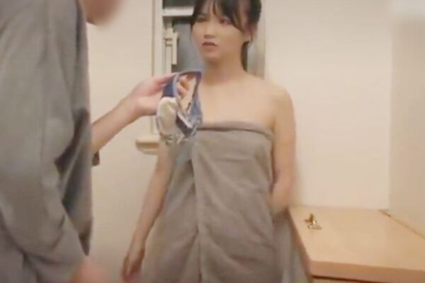 『性ペット＼ツルペタ妹』パンツ返して。センズリお馬鹿の兄をタオル一枚脱ぎ捨てたJKが生膣で射精管理するエロ動画wwwwwww